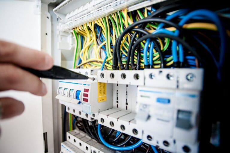 5 Blog Topics Every Electrician Should Publish to Rank on Google and Book More Jobs