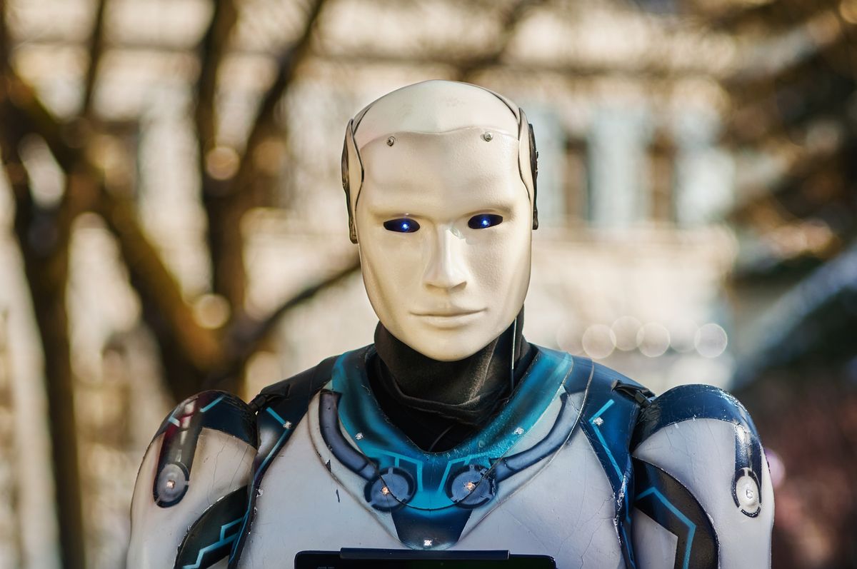 humanoid robot with blue eyes representing artificial intelligence writing content