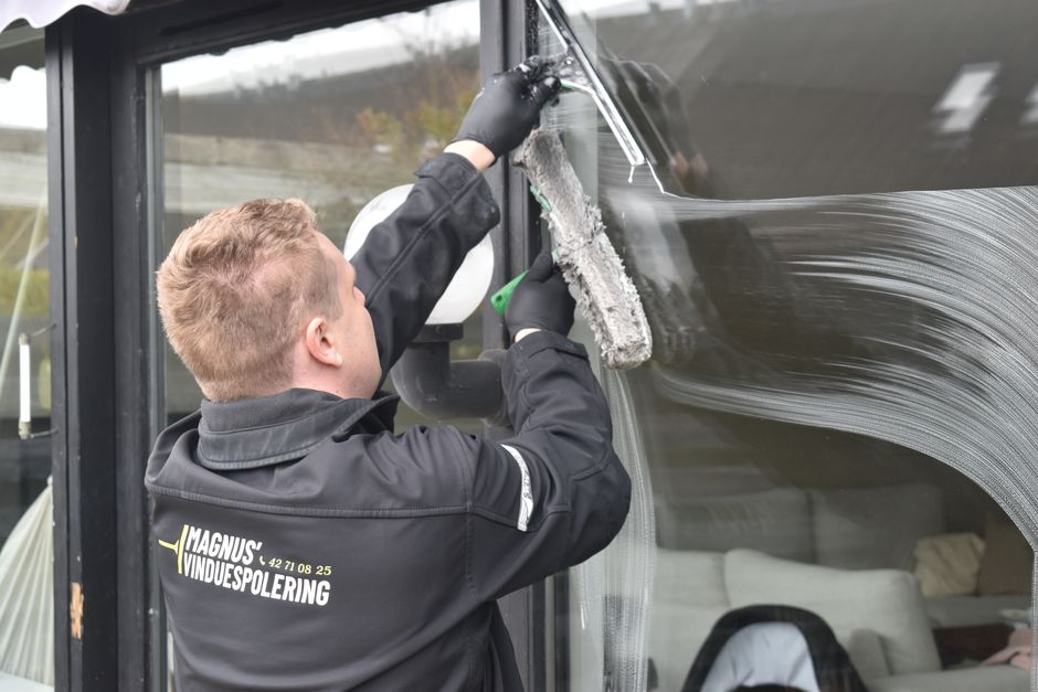 window cleaning service 5