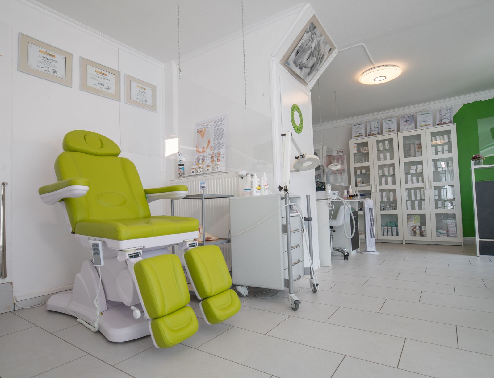 Treatment room inside a vein and vascular clinic